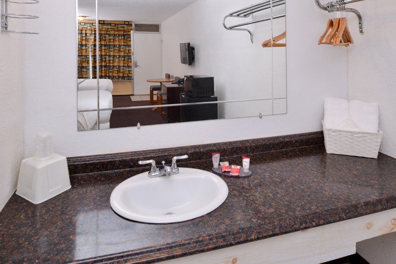 red carpet inn battleboro