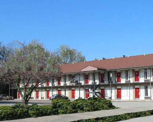 red carpet inn louisville