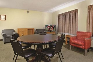 red roof inn parkersburg