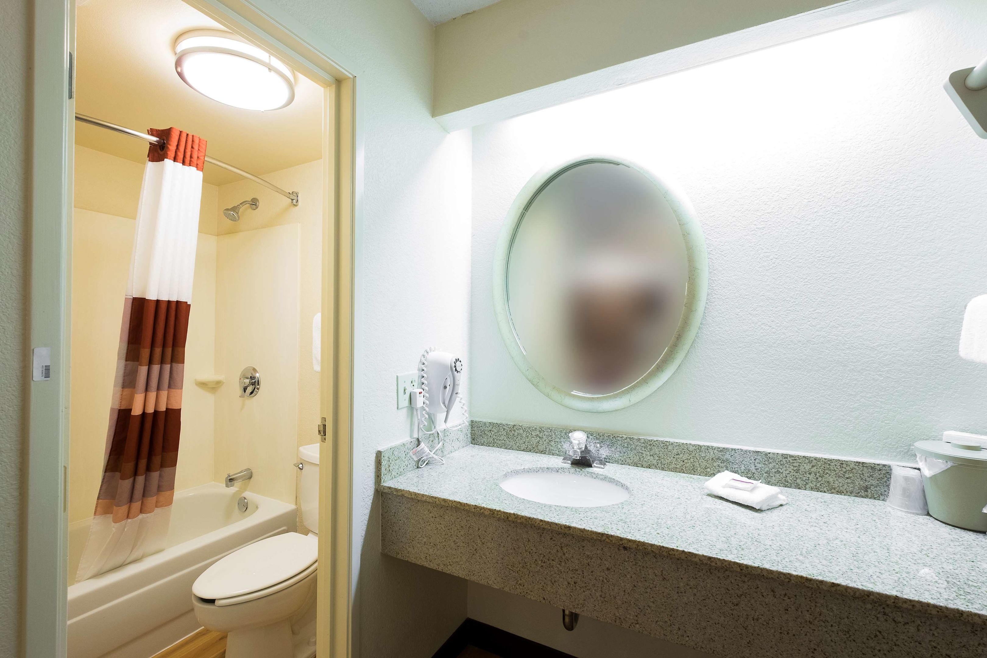 red roof inn parkersburg