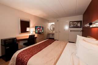 red roof inn parkersburg