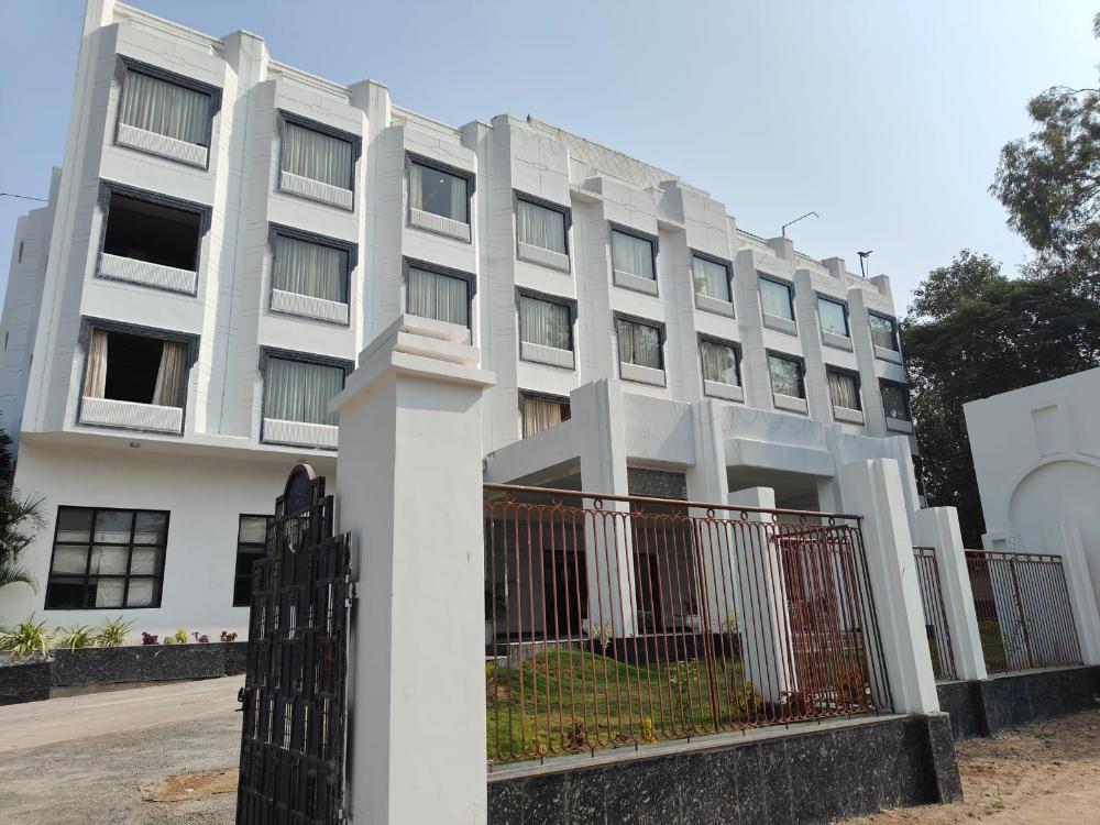 radiant globus hotel