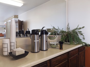 econo lodge manistee