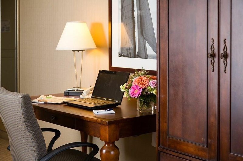 salem waterfront hotel and suites