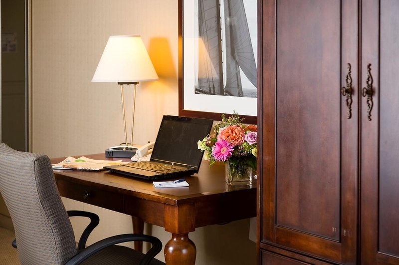 salem waterfront hotel and suites