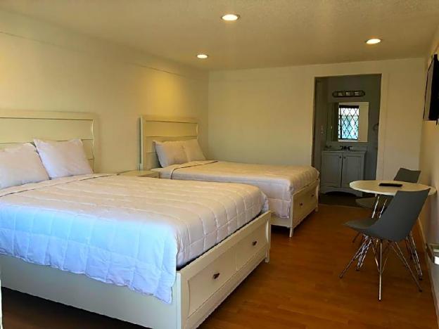 spinnaker inn of naples