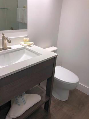 spinnaker inn of naples