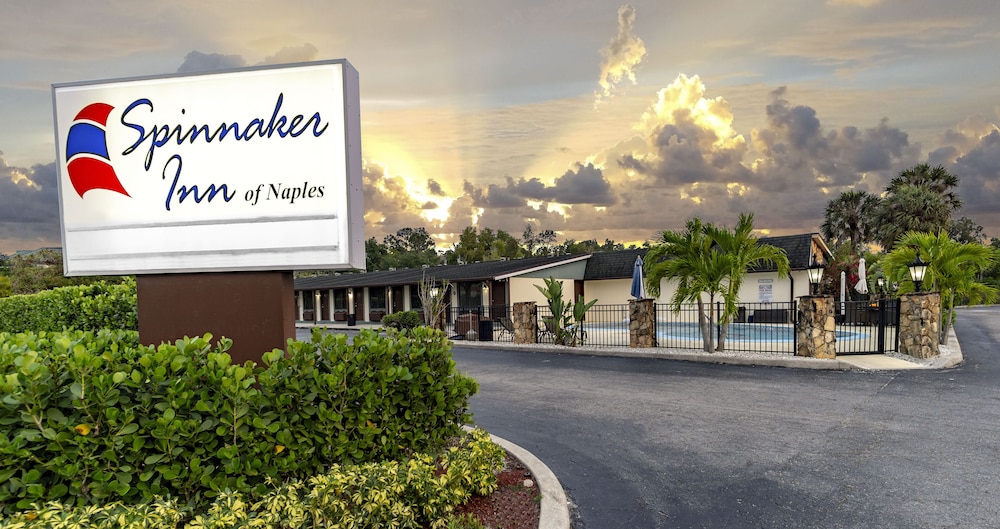 spinnaker inn of naples