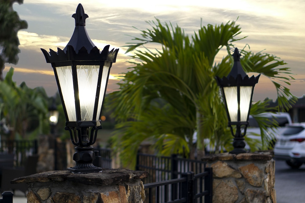 spinnaker inn of naples