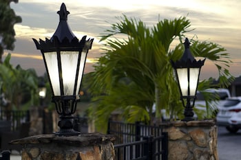 spinnaker inn of naples