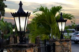 spinnaker inn of naples