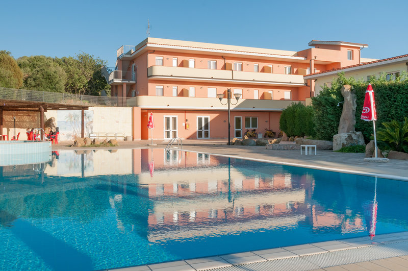lu hotel porto pino