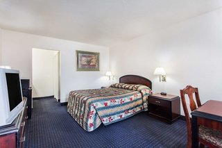Knights Inn Virginia Beach At Lynnhaven Pkwy,Lynnhaven Lanes>>Norfolk - Virginia Beach,1.5 star