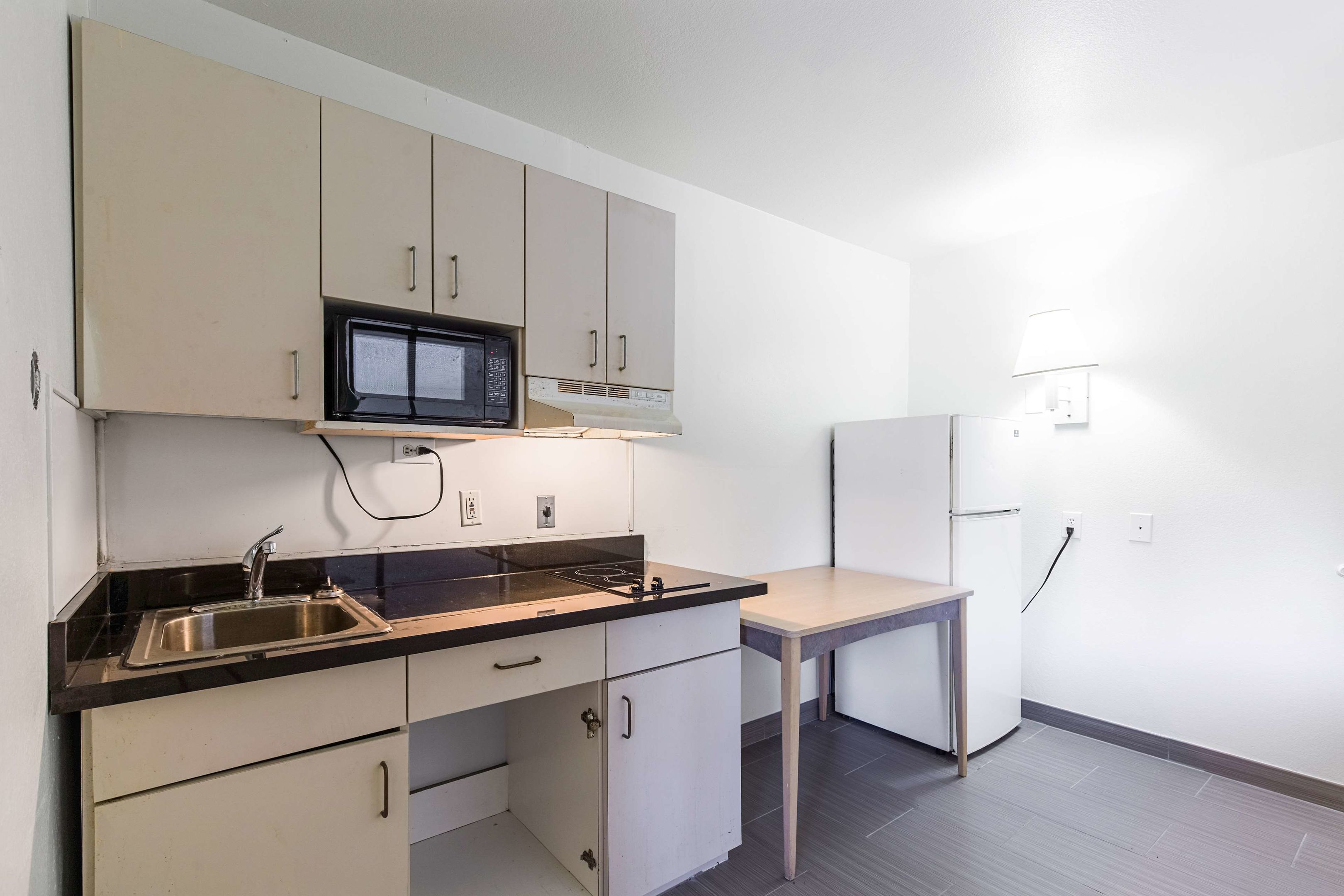 hometowne studios by red roof orange tx