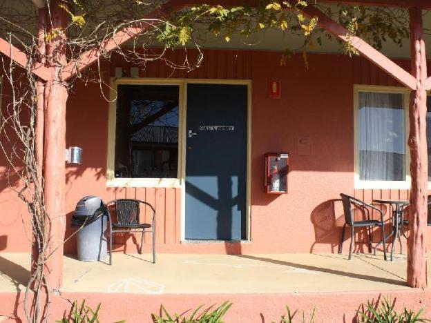 swansea motor inn