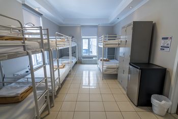 samesun montreal central hostel