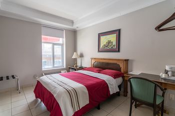 samesun montreal central hostel