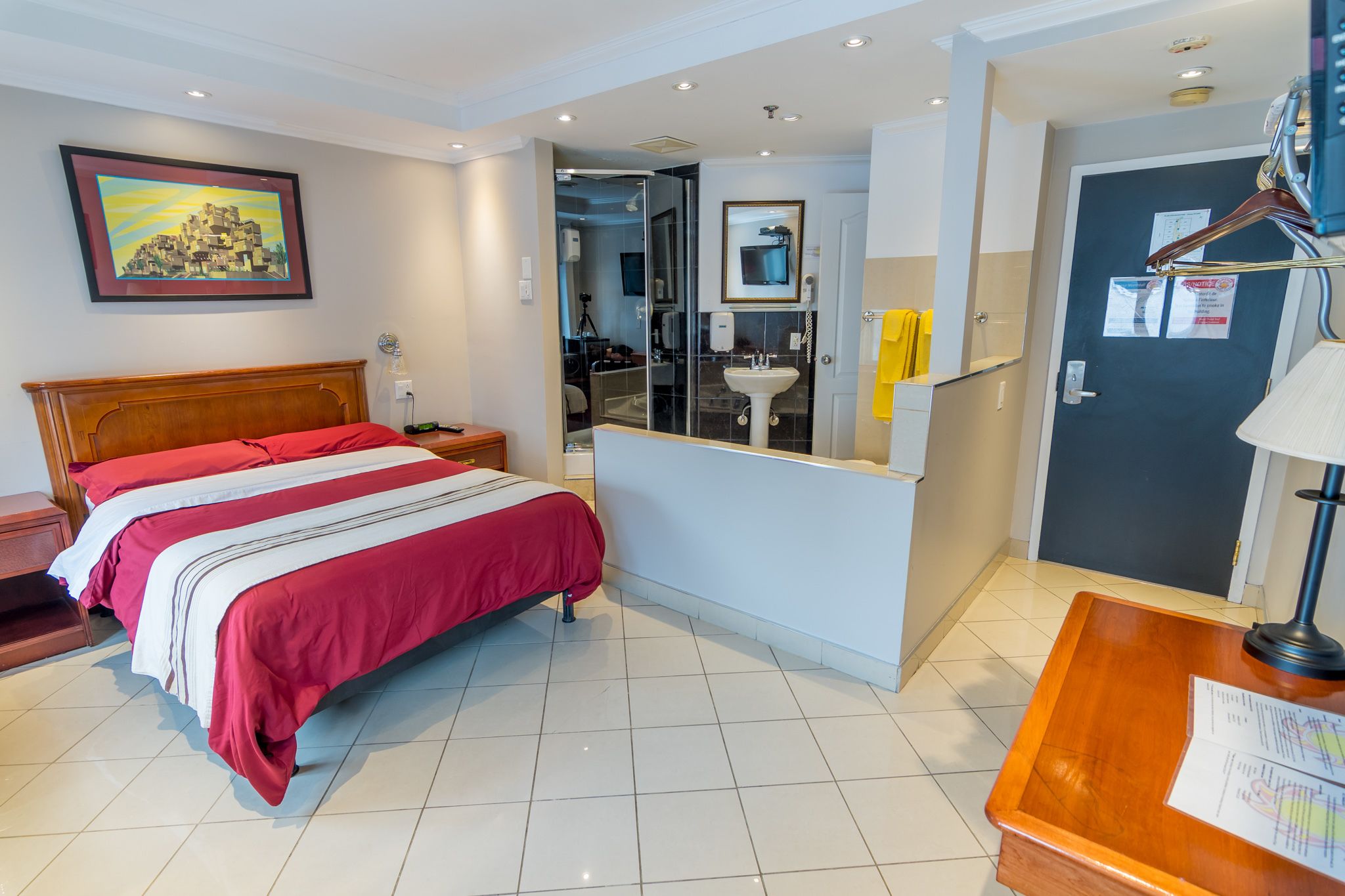 samesun montreal central hostel