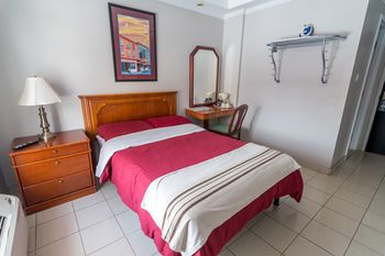 samesun montreal central hostel