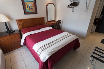 samesun montreal central hostel