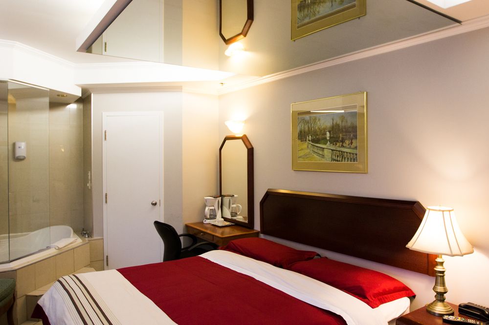 samesun montreal central hostel