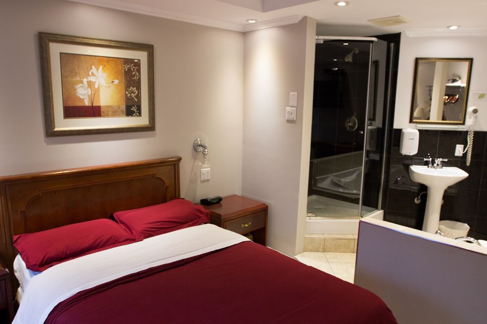 samesun montreal central hostel