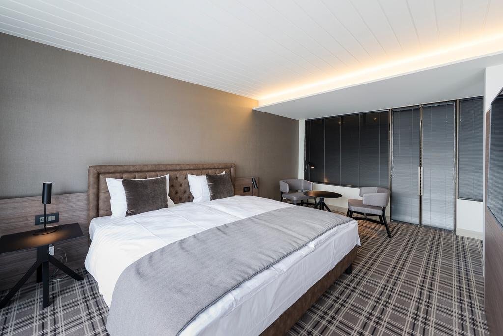 ambassador boutique hotel