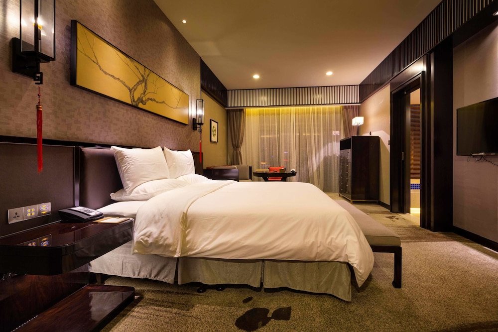 huaqing aegean inter hot spring resort