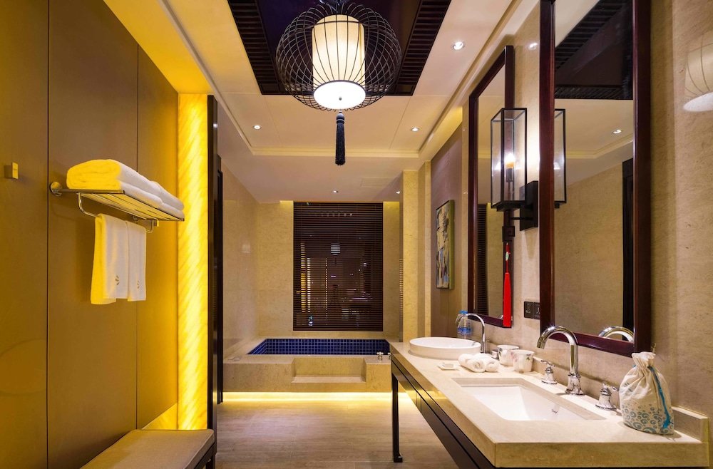 huaqing aegean inter hot spring resort