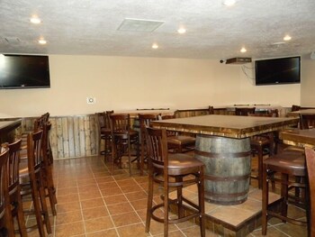 Boarders Inn & Suites By Cobblestone Hotels - Munising,Near Wagner Falls,2 star