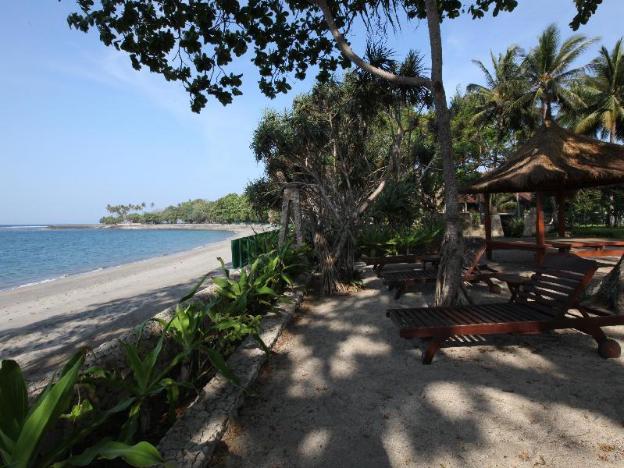 pool villa merumatta senggigi