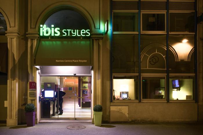 ibis styles nantes centre place royale