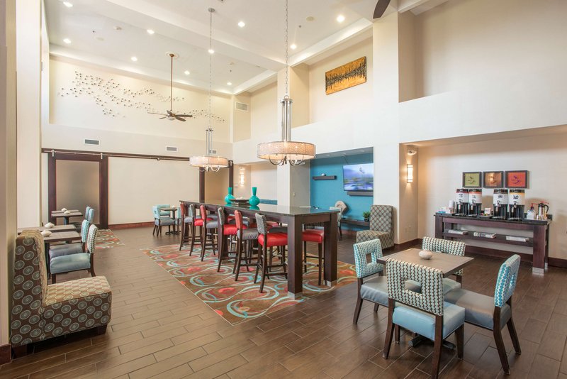 hampton inn and suites dayton airport