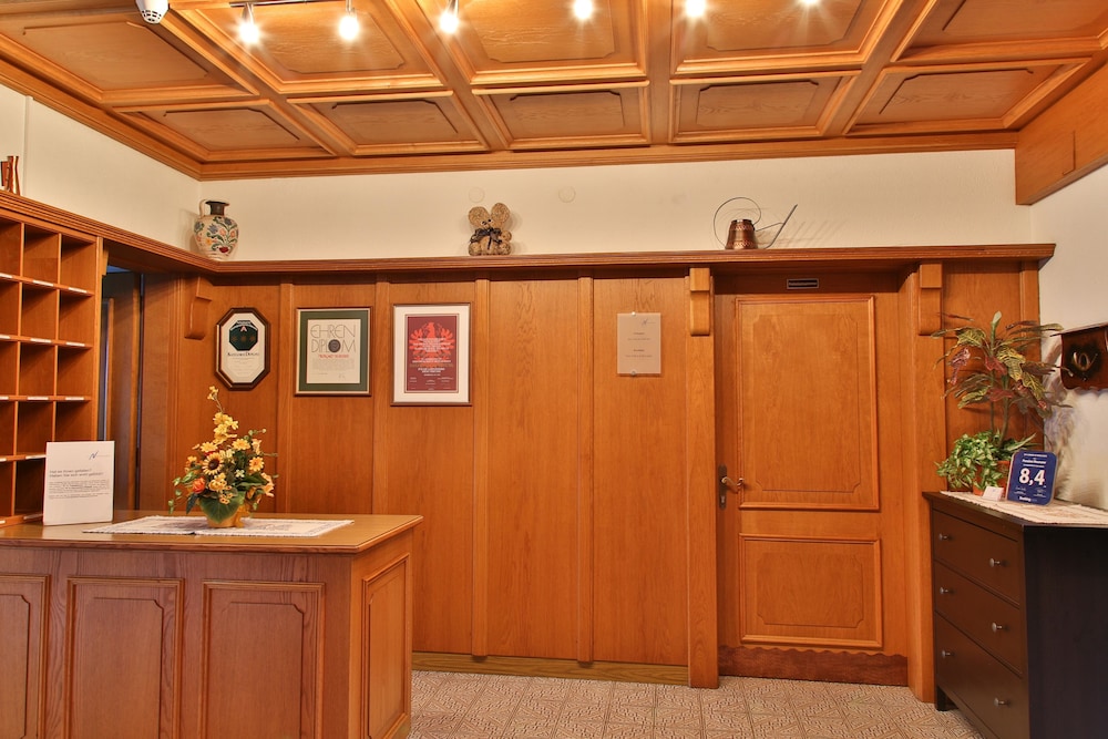 pension neururer