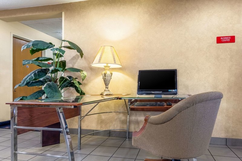 econo lodge inn and suites evansville