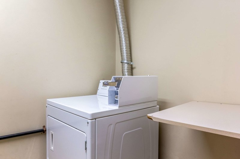 econo lodge inn and suites evansville