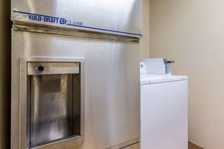 econo lodge inn and suites evansville