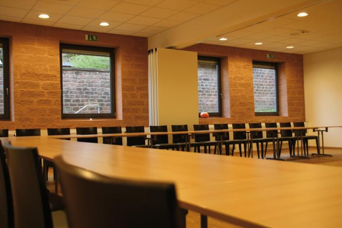 alcatraz hotel am japanischen garten