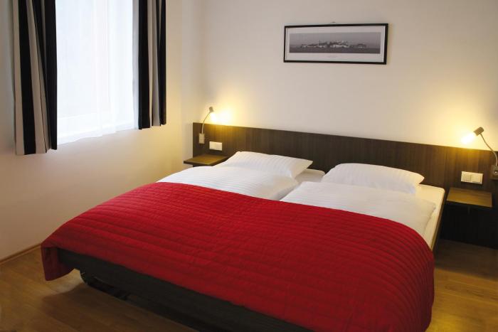 alcatraz hotel am japanischen garten