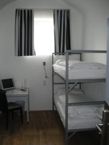 alcatraz hotel am japanischen garten