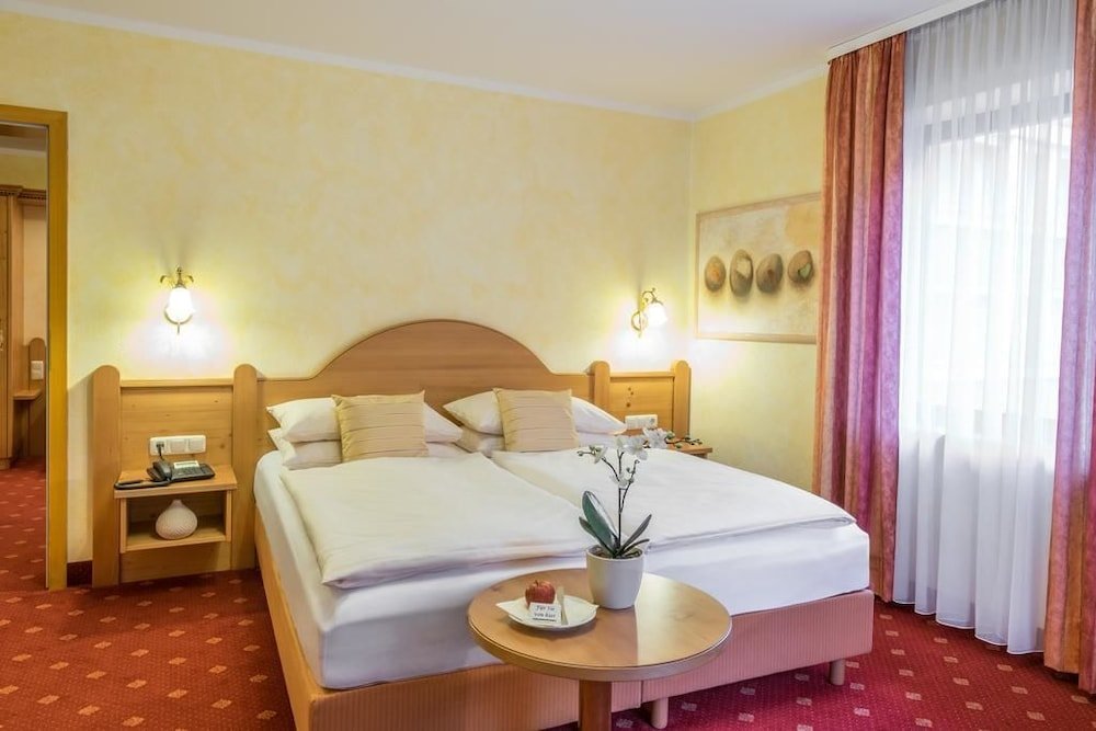 hotel holl