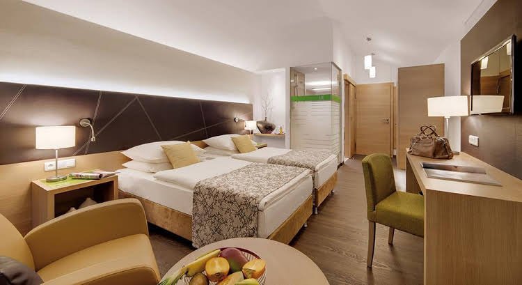 hotel holl