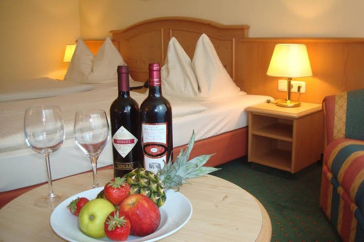hotel holl