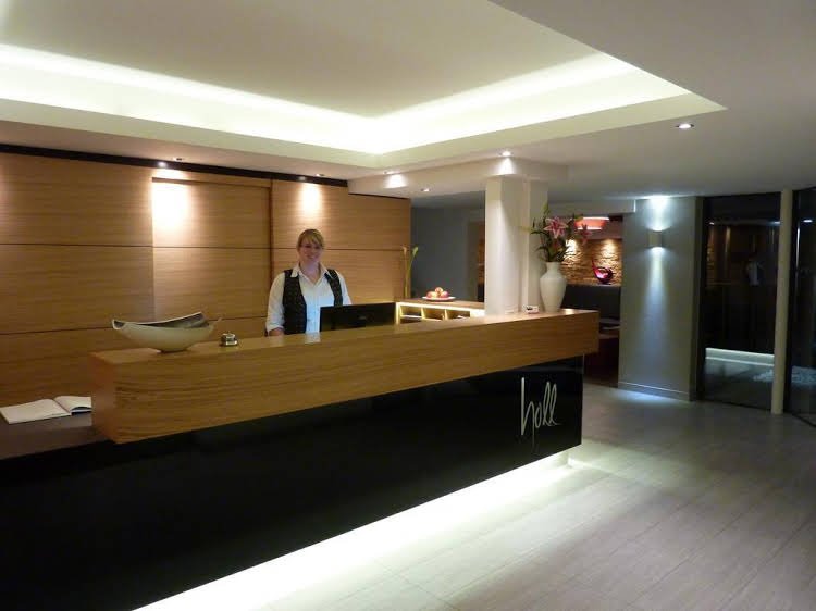 hotel holl