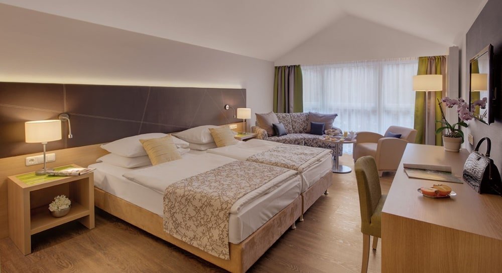 hotel holl