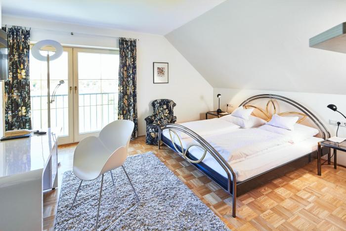 recks hotel restaurant