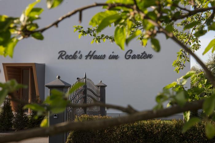 recks hotel restaurant