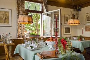 recks hotel restaurant