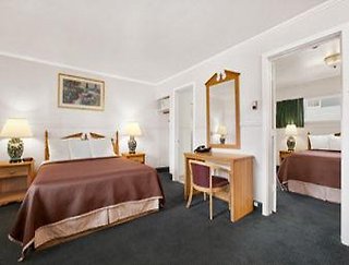 Studio 9 Fort Bragg, Llc.,Mendocino>>Fort Bragg,2 star