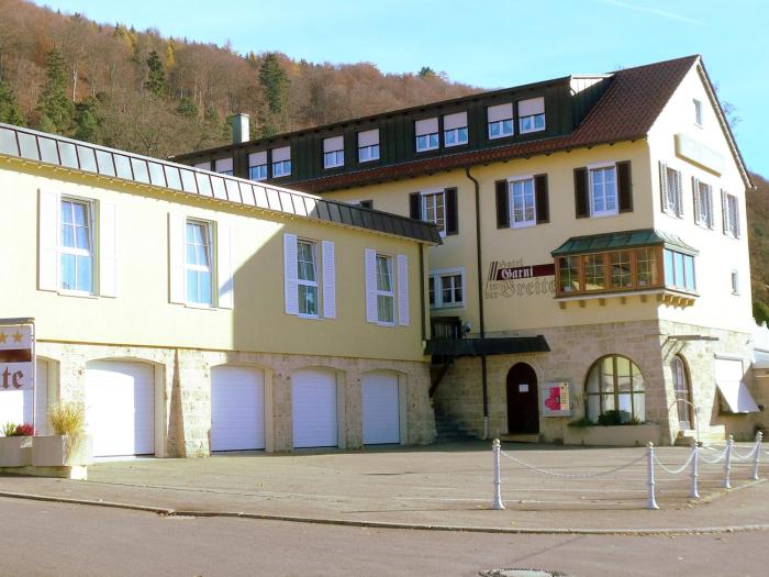 hotel garni in der breite